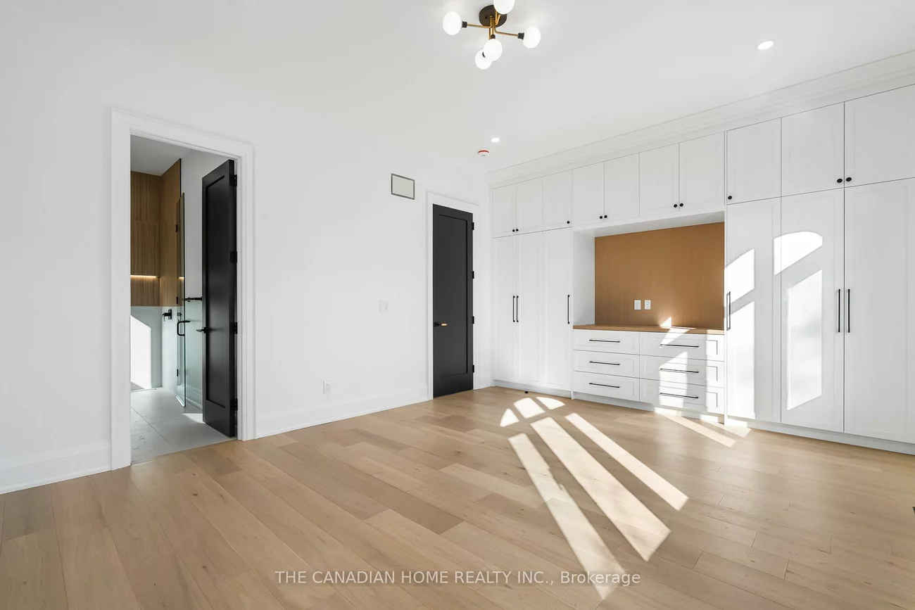 499, Rebecca, 1020 - WO West, Oakville