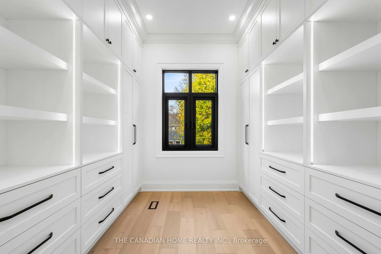 499, Rebecca, 1020 - WO West, Oakville