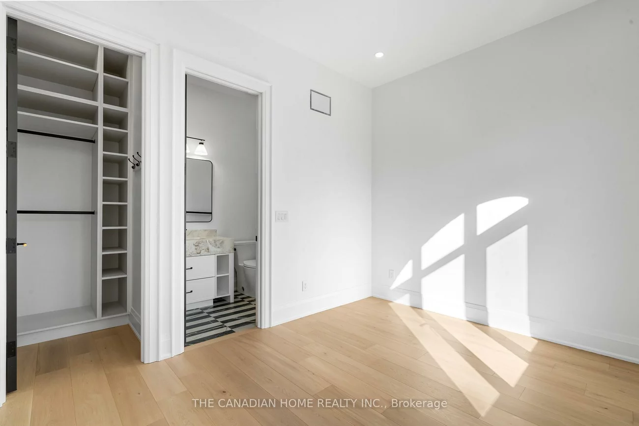 499, Rebecca, 1020 - WO West, Oakville