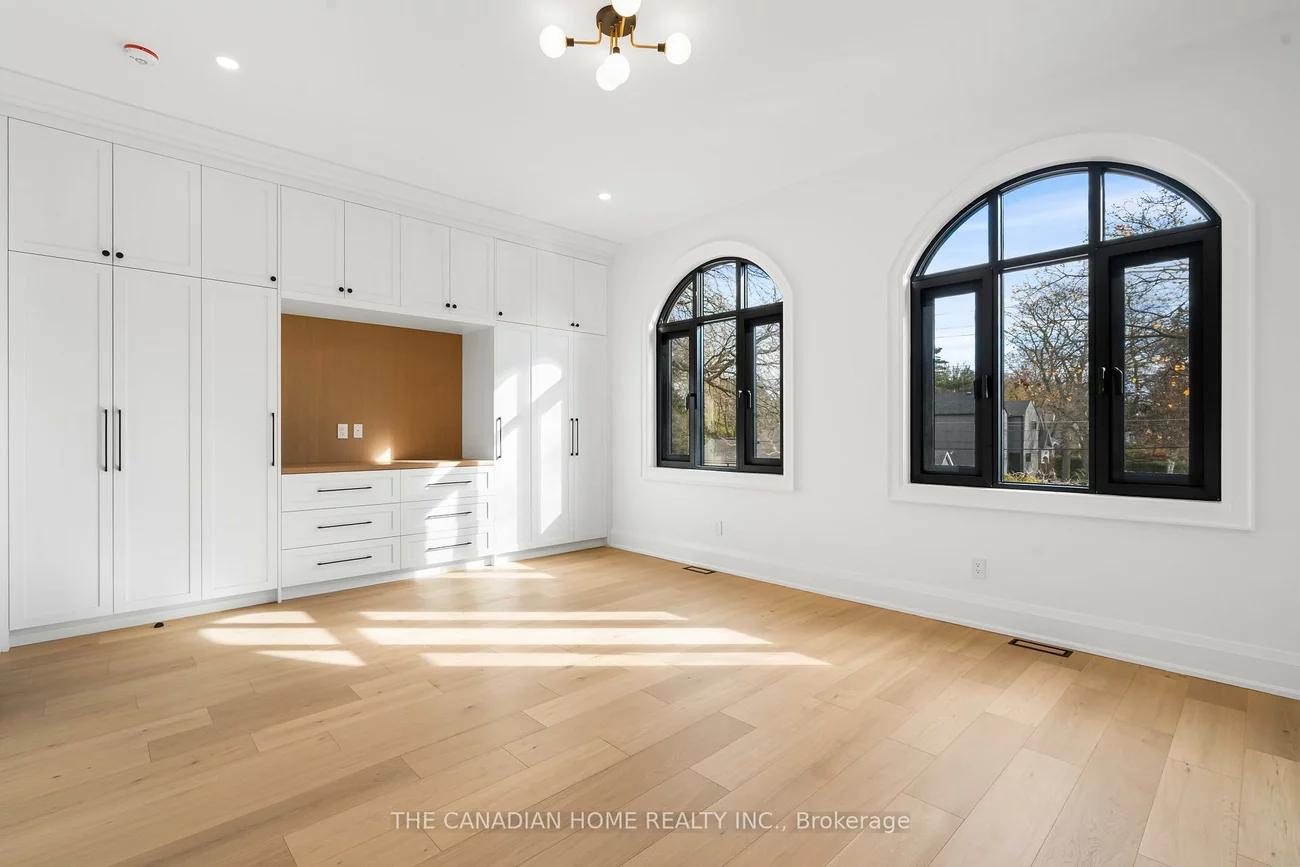 499, Rebecca, 1020 - WO West, Oakville