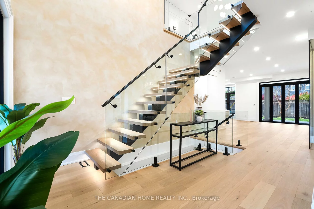 499, Rebecca, 1020 - WO West, Oakville
