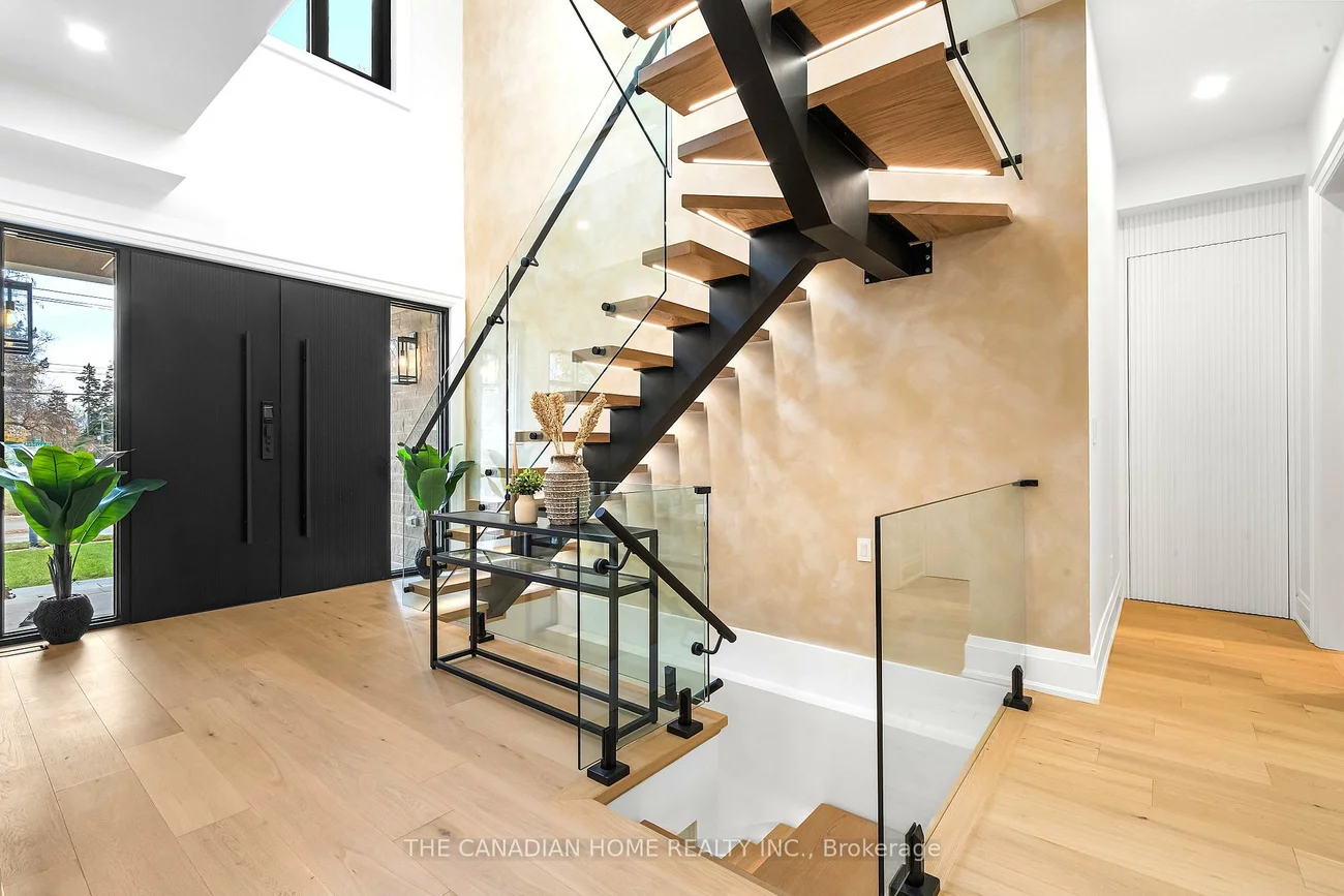 499, Rebecca, 1020 - WO West, Oakville