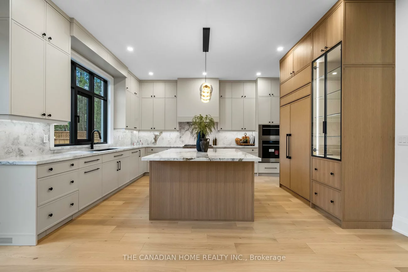 499, Rebecca, 1020 - WO West, Oakville