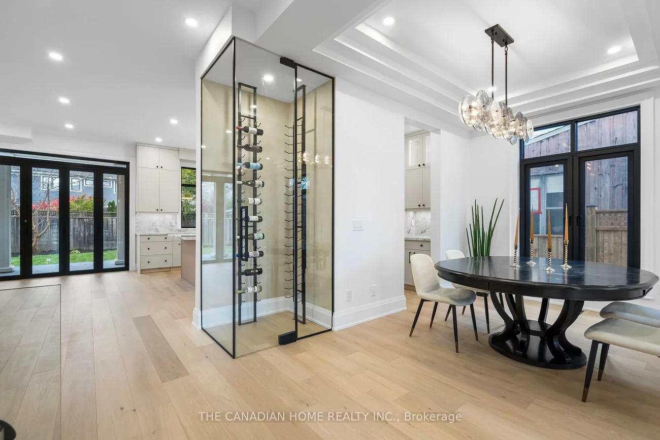 499, Rebecca, 1020 - WO West, Oakville