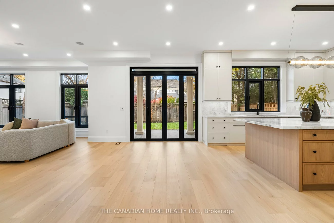 499, Rebecca, 1020 - WO West, Oakville