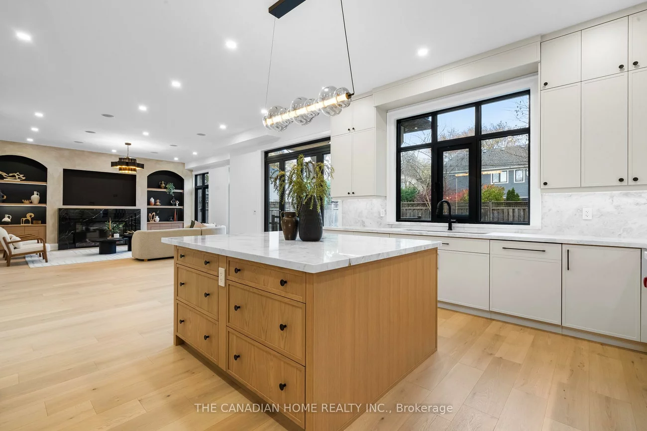 499, Rebecca, 1020 - WO West, Oakville