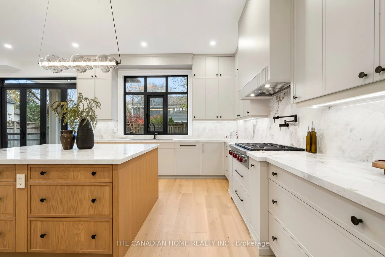 499, Rebecca, 1020 - WO West, Oakville