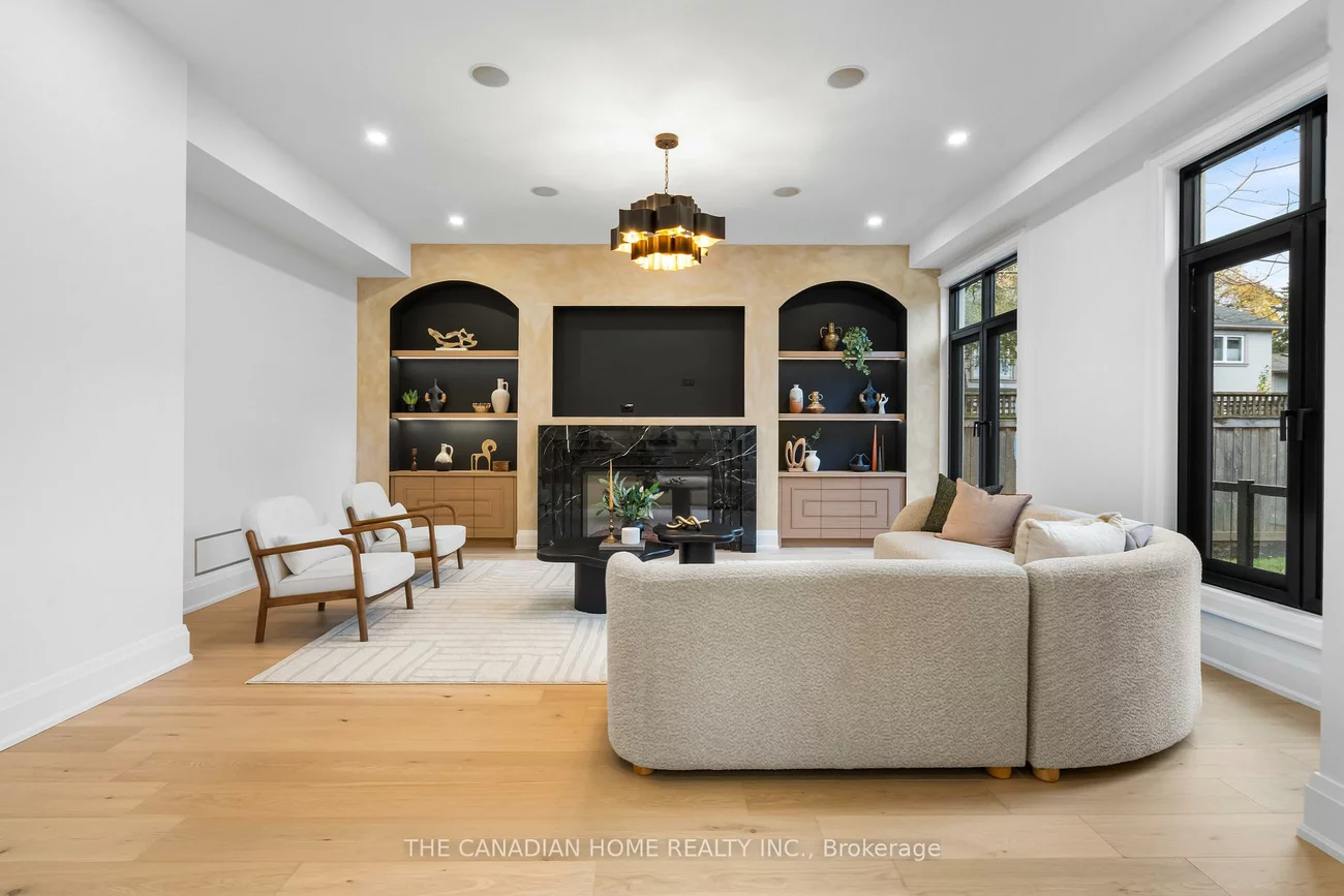 499, Rebecca, 1020 - WO West, Oakville
