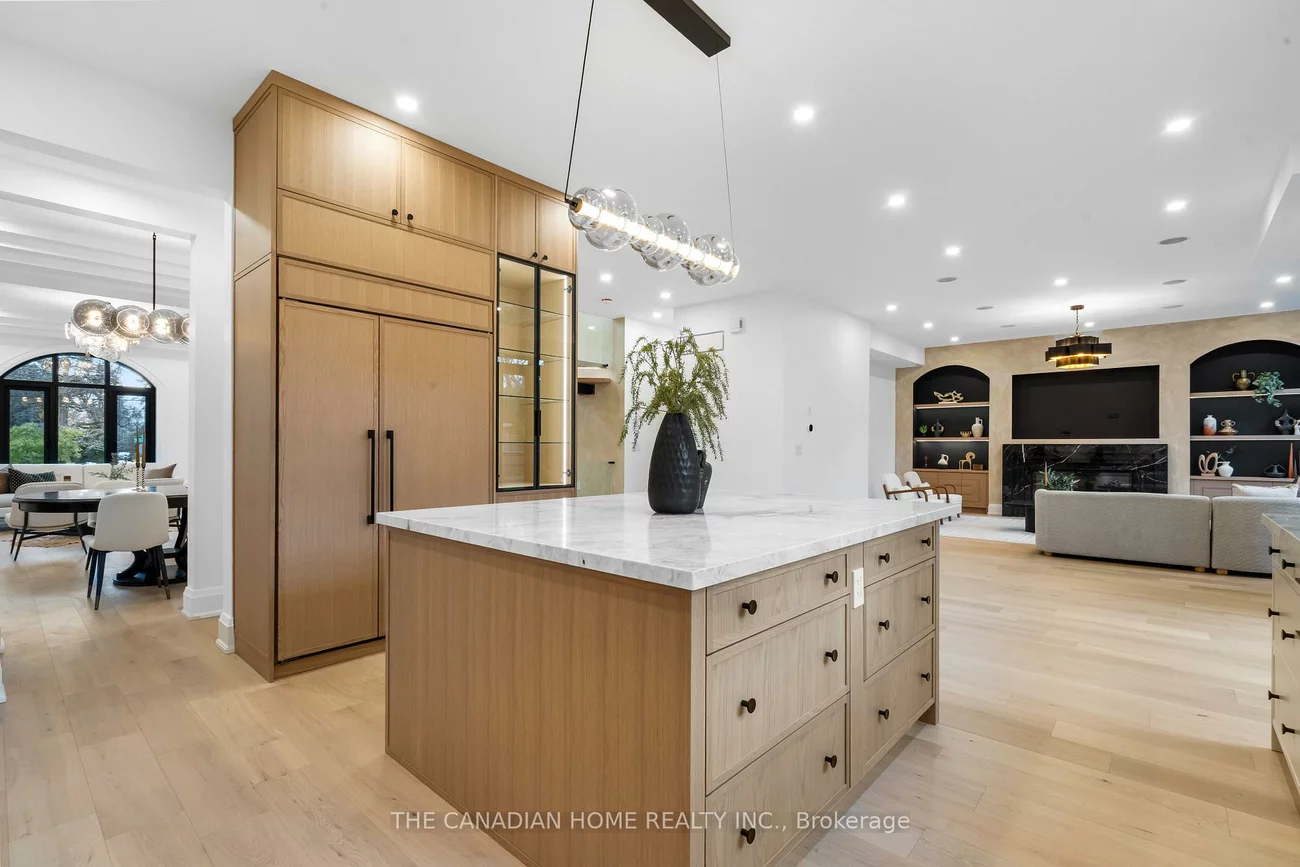 499, Rebecca, 1020 - WO West, Oakville