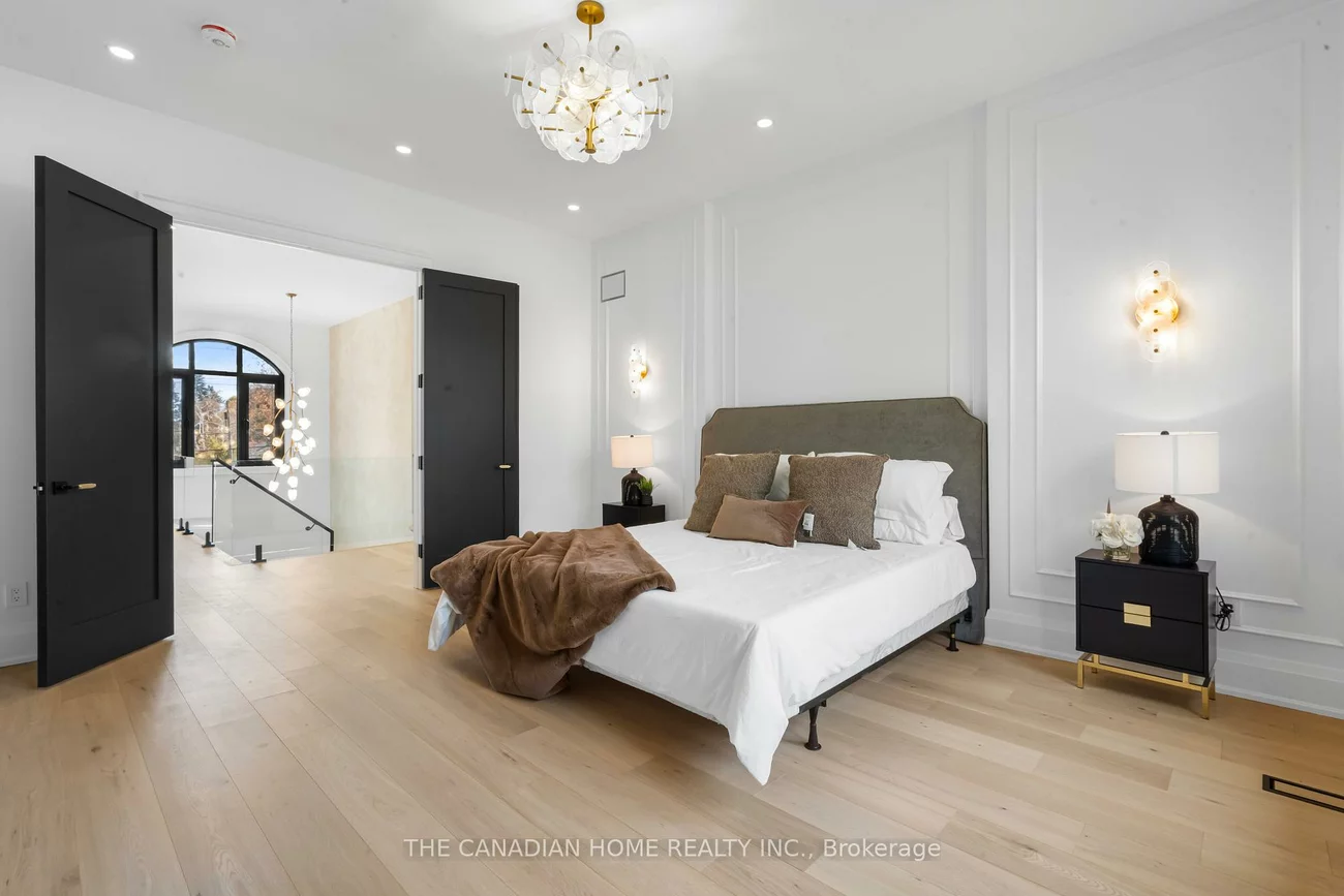 499, Rebecca, 1020 - WO West, Oakville