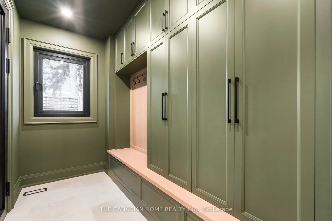 499, Rebecca, 1020 - WO West, Oakville