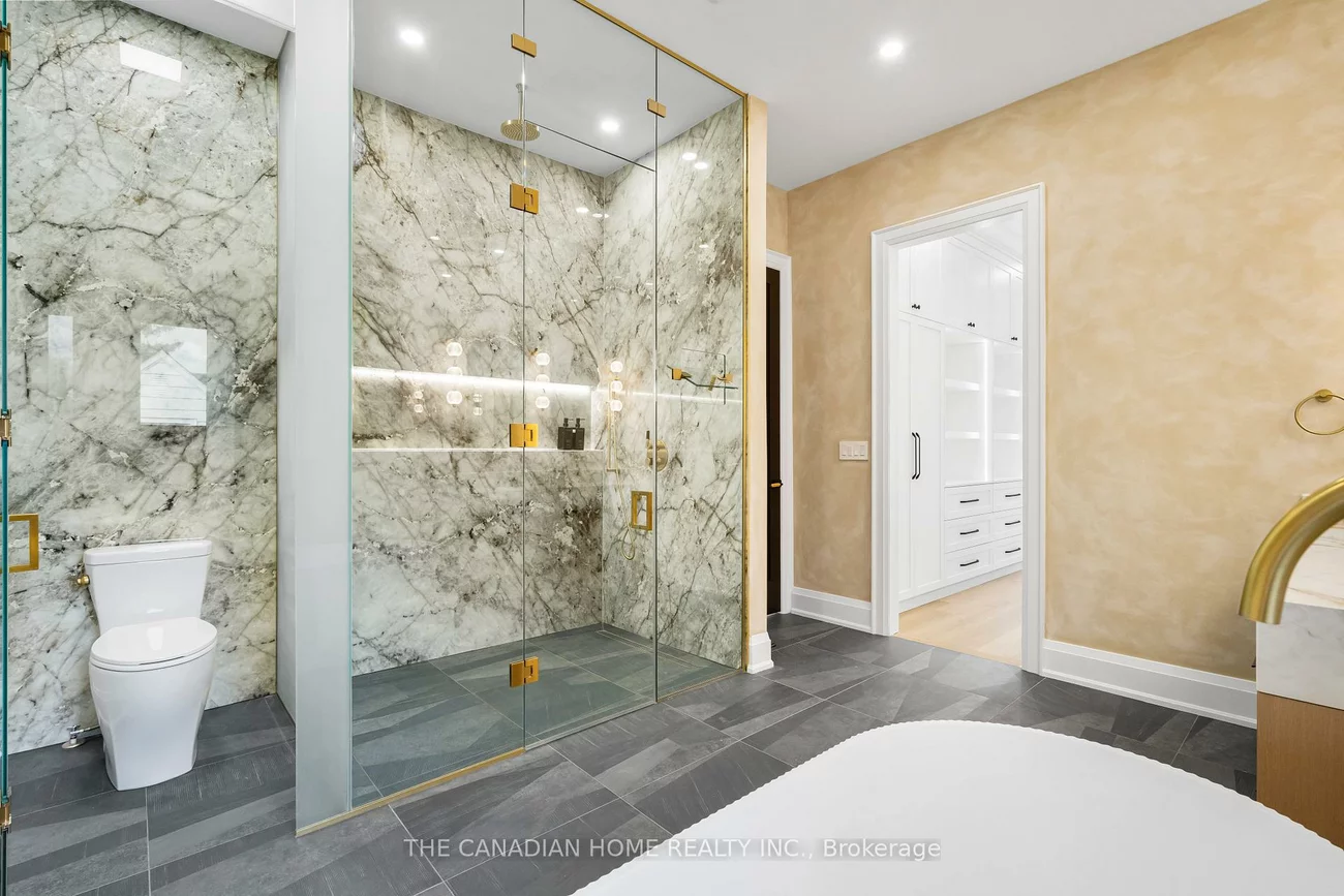 499, Rebecca, 1020 - WO West, Oakville