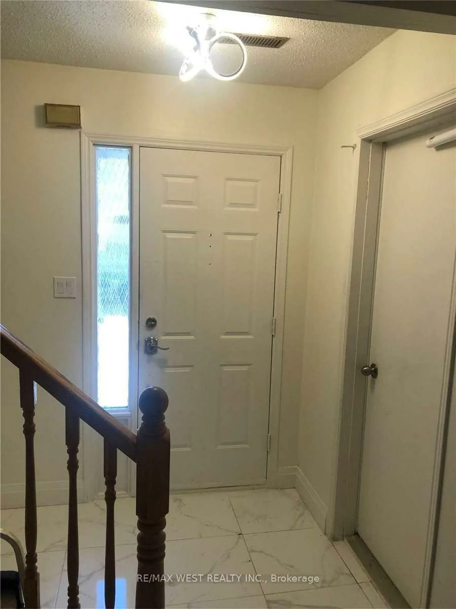 2295, Marine, 1001 - BR Bronte, Oakville