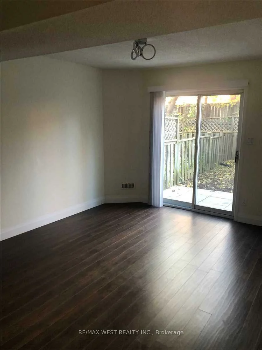 2295, Marine, 1001 - BR Bronte, Oakville
