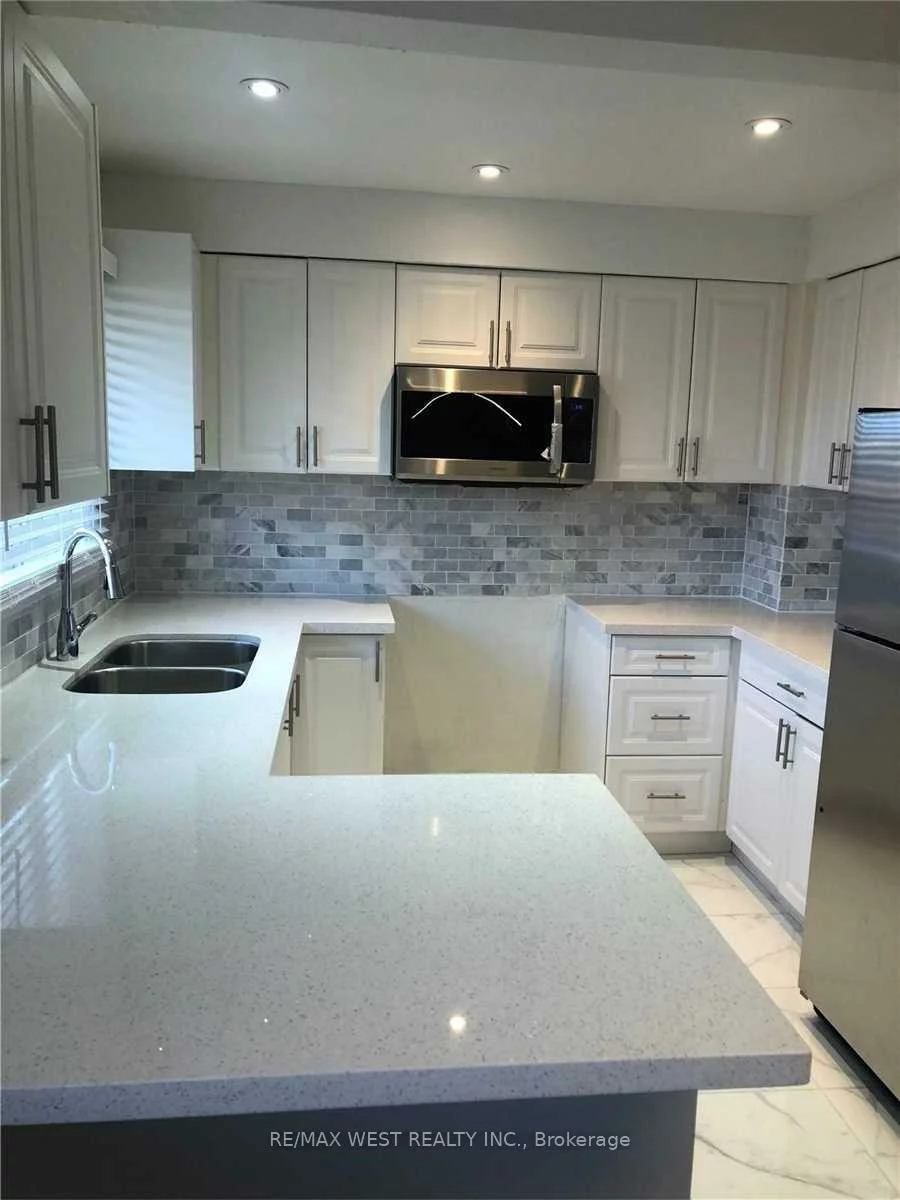 2295, Marine, 1001 - BR Bronte, Oakville