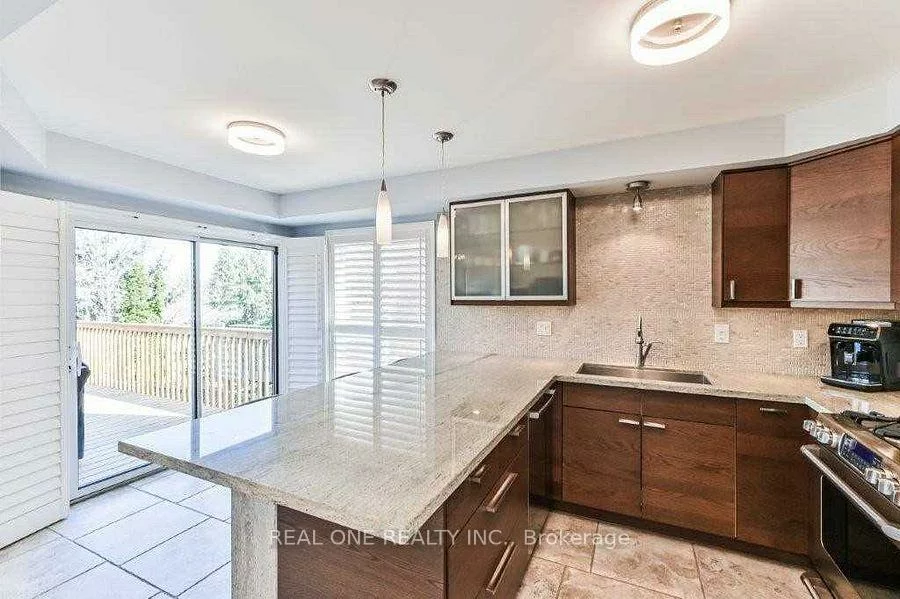2380, Guildstone, 1022 - WT West Oak Trails, Oakville