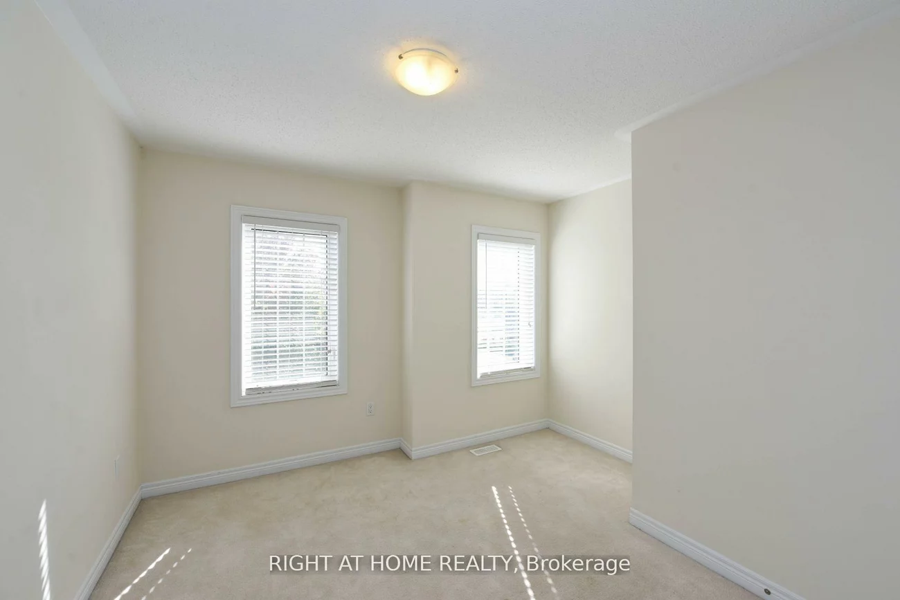 245, Sarah Cline, 1008 - GO Glenorchy, Oakville