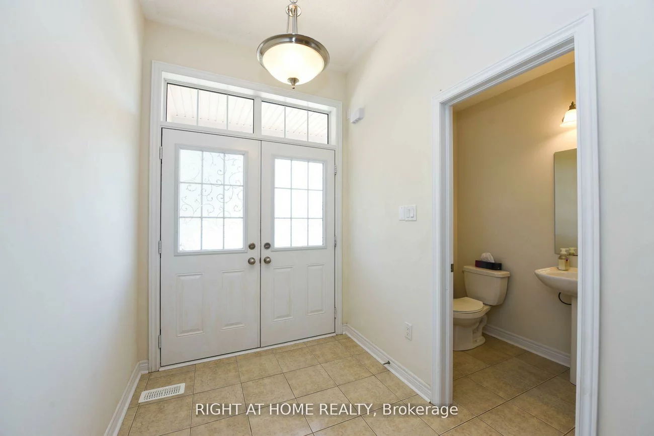 245, Sarah Cline, 1008 - GO Glenorchy, Oakville