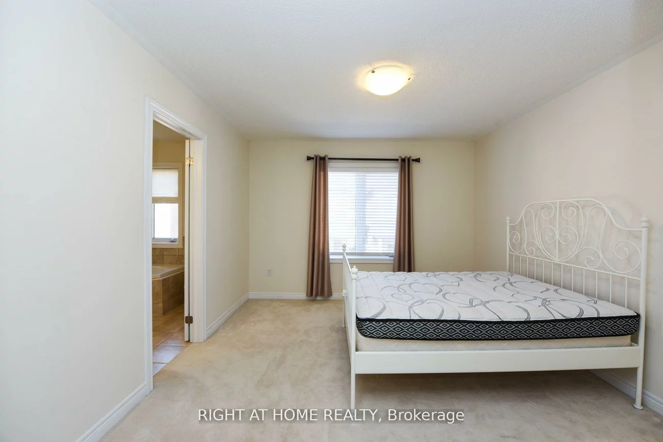 245, Sarah Cline, 1008 - GO Glenorchy, Oakville