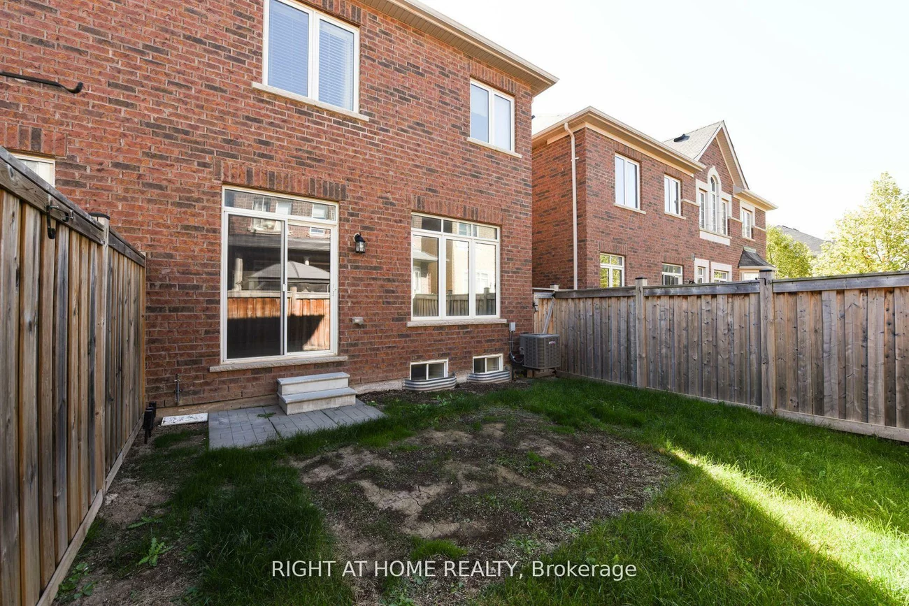 245, Sarah Cline, 1008 - GO Glenorchy, Oakville