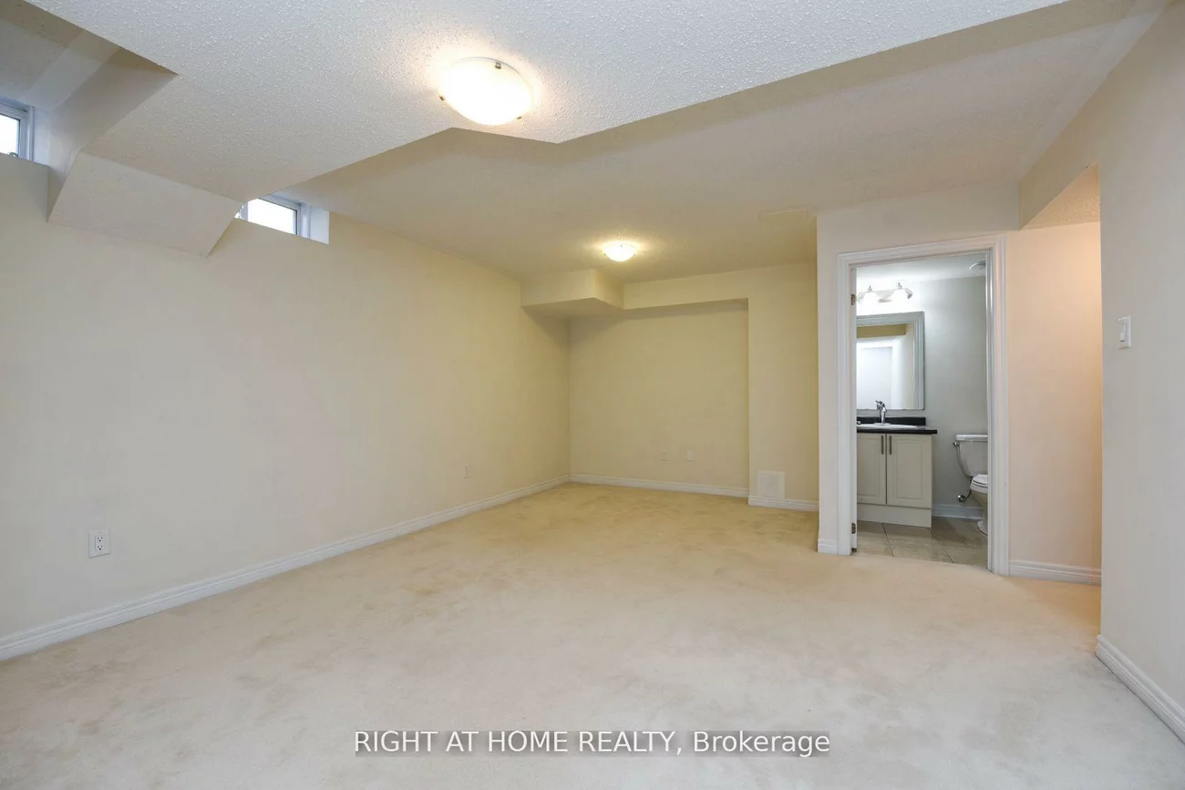 245, Sarah Cline, 1008 - GO Glenorchy, Oakville