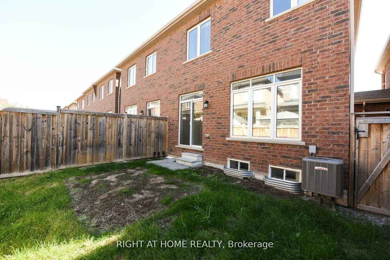 245, Sarah Cline, 1008 - GO Glenorchy, Oakville