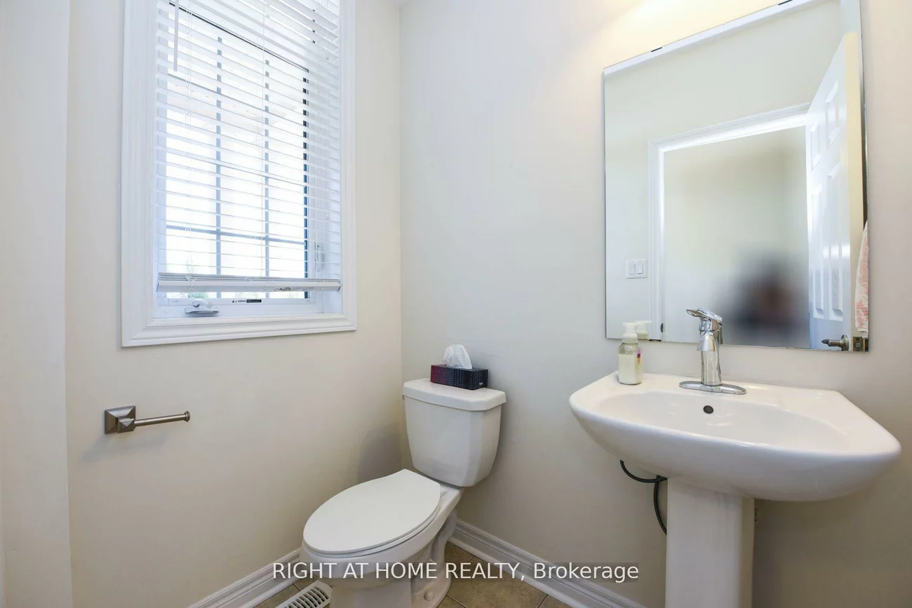 245, Sarah Cline, 1008 - GO Glenorchy, Oakville