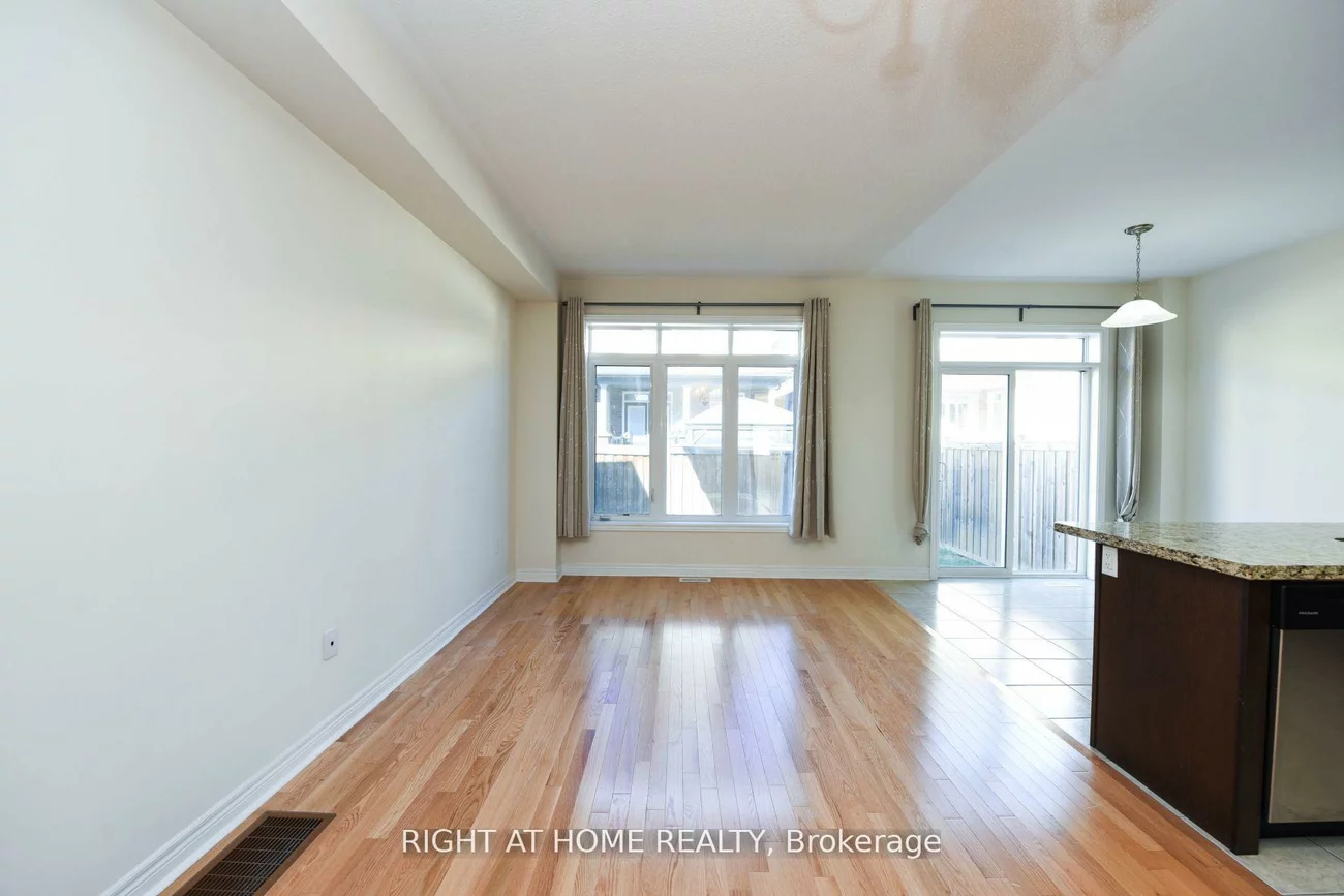 245, Sarah Cline, 1008 - GO Glenorchy, Oakville