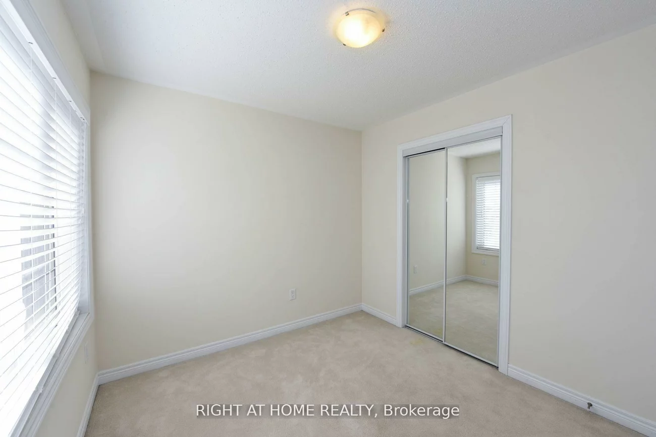 245, Sarah Cline, 1008 - GO Glenorchy, Oakville