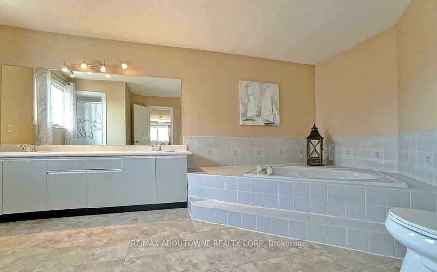 1284, Creekside, 1018 - WC Wedgewood Creek, Oakville