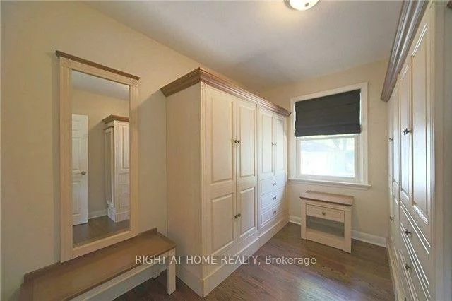 580, Taplow, 1020 - WO West, Oakville