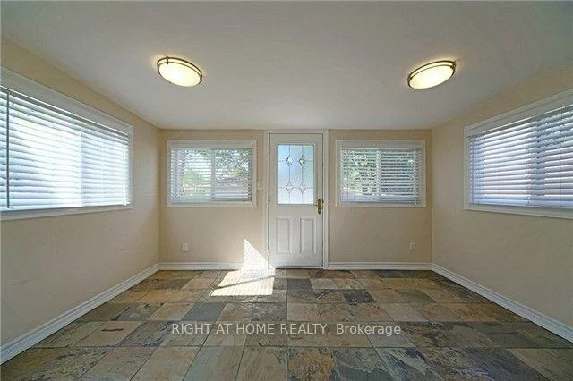 580, Taplow, 1020 - WO West, Oakville