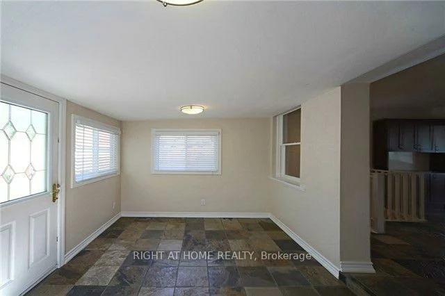 580, Taplow, 1020 - WO West, Oakville