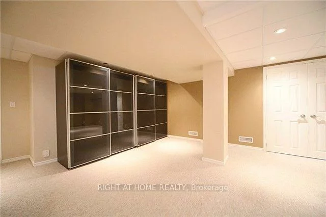 580, Taplow, 1020 - WO West, Oakville