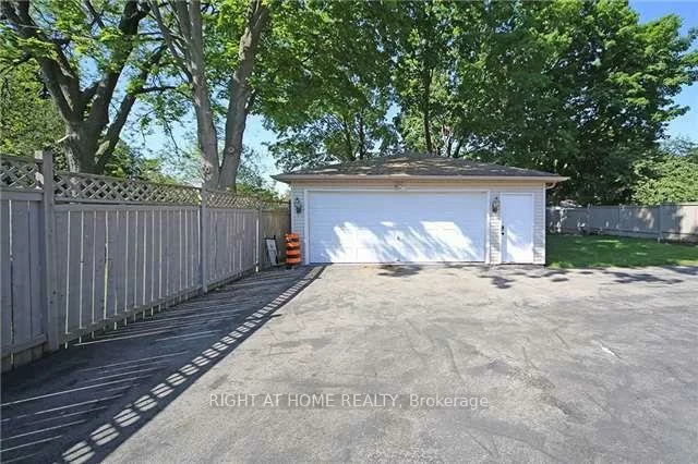 580, Taplow, 1020 - WO West, Oakville