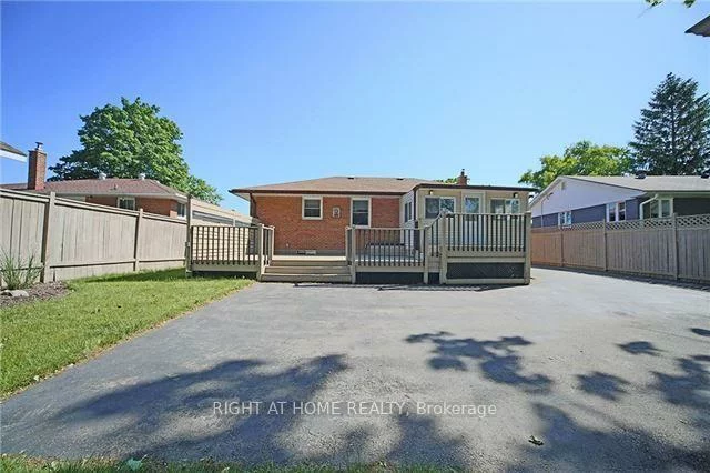 580, Taplow, 1020 - WO West, Oakville