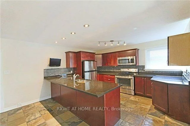 580, Taplow, 1020 - WO West, Oakville