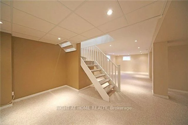 580, Taplow, 1020 - WO West, Oakville