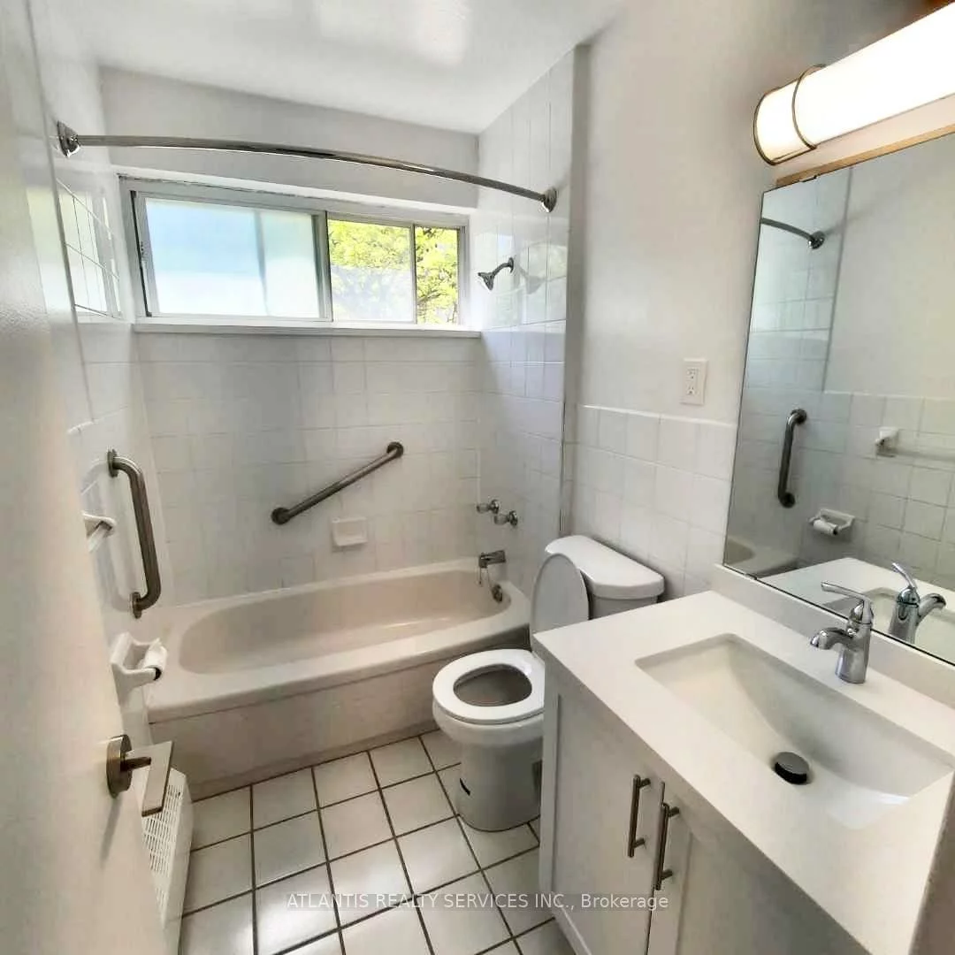 50, East, 1001 - BR Bronte, Oakville