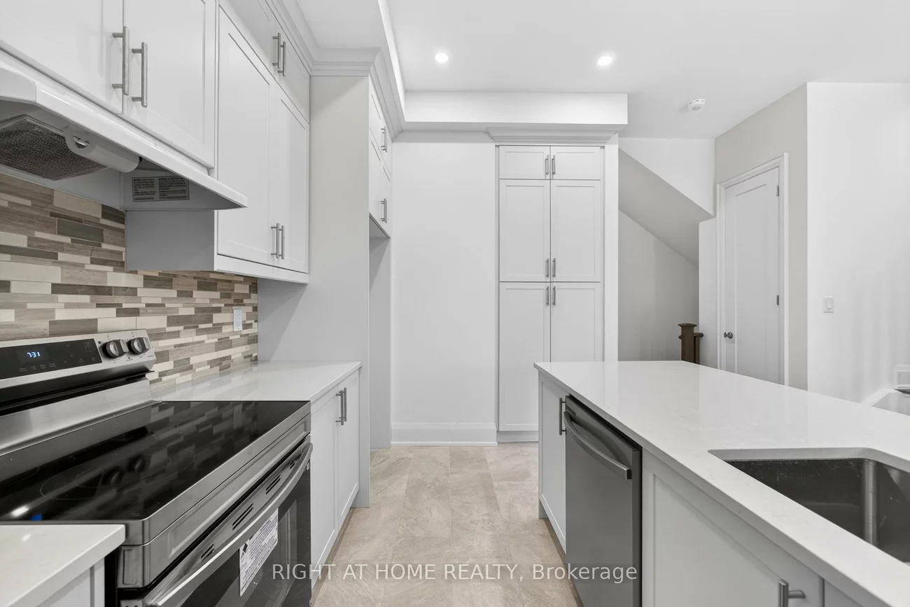 3311, Azam, 1008 - GO Glenorchy, Oakville