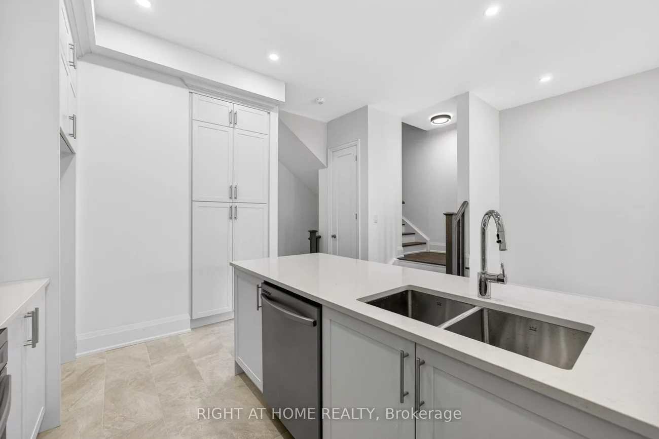 3311, Azam, 1008 - GO Glenorchy, Oakville