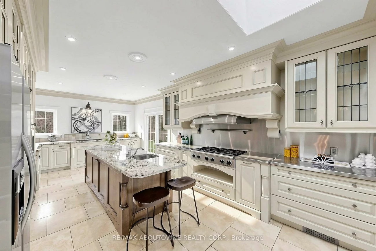 1316, Cambridge, 1011 - MO Morrison, Oakville