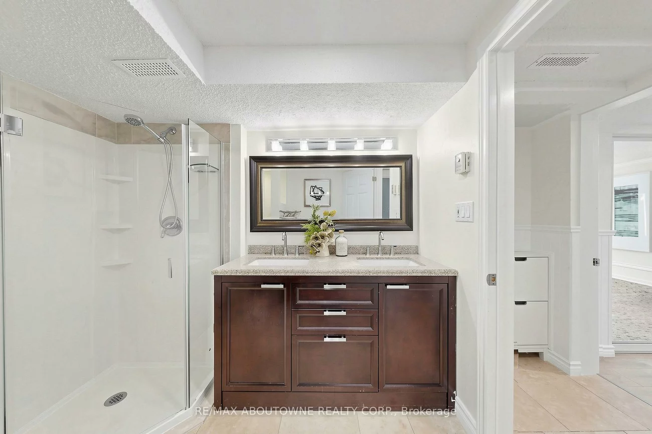 1316, Cambridge, 1011 - MO Morrison, Oakville