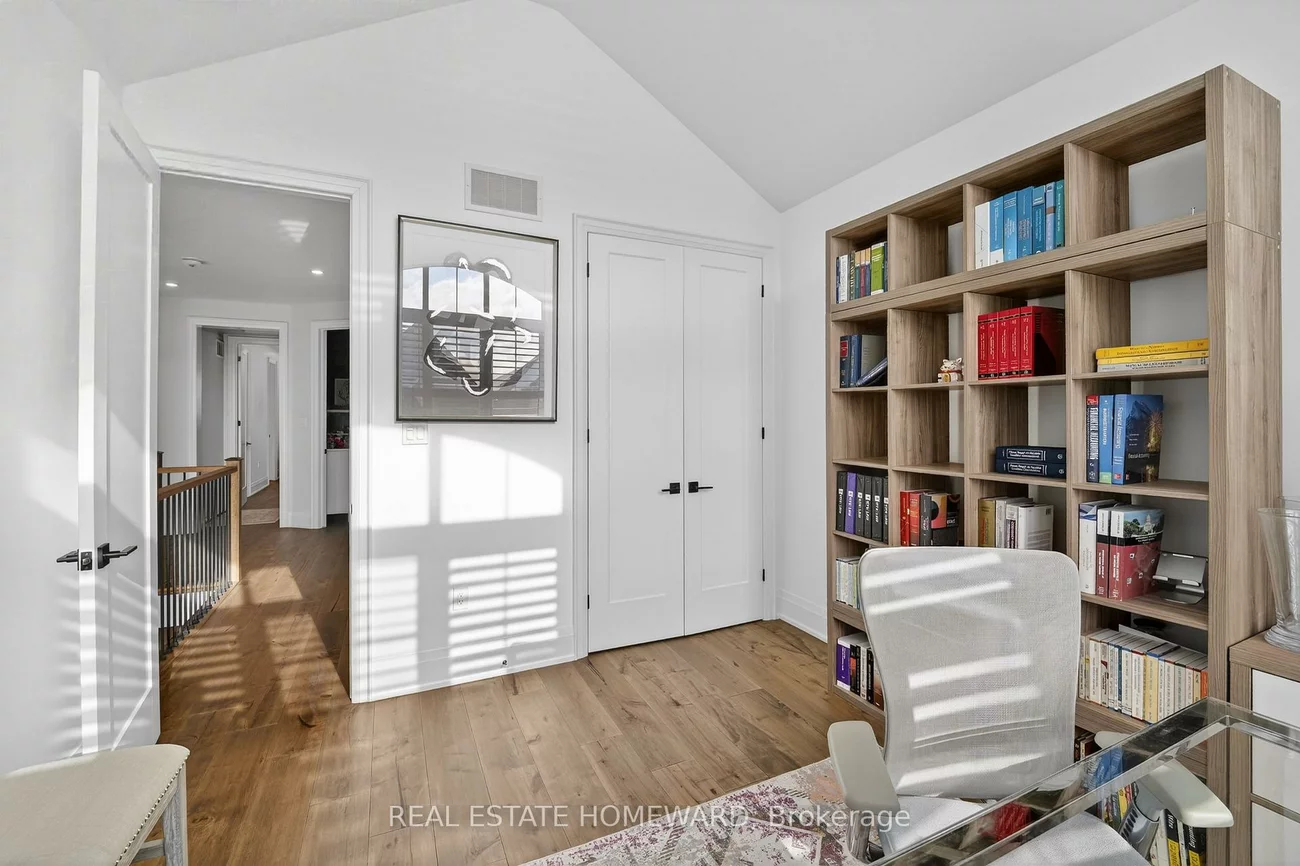 3329, Vernon Powell, 1008 - GO Glenorchy, Oakville