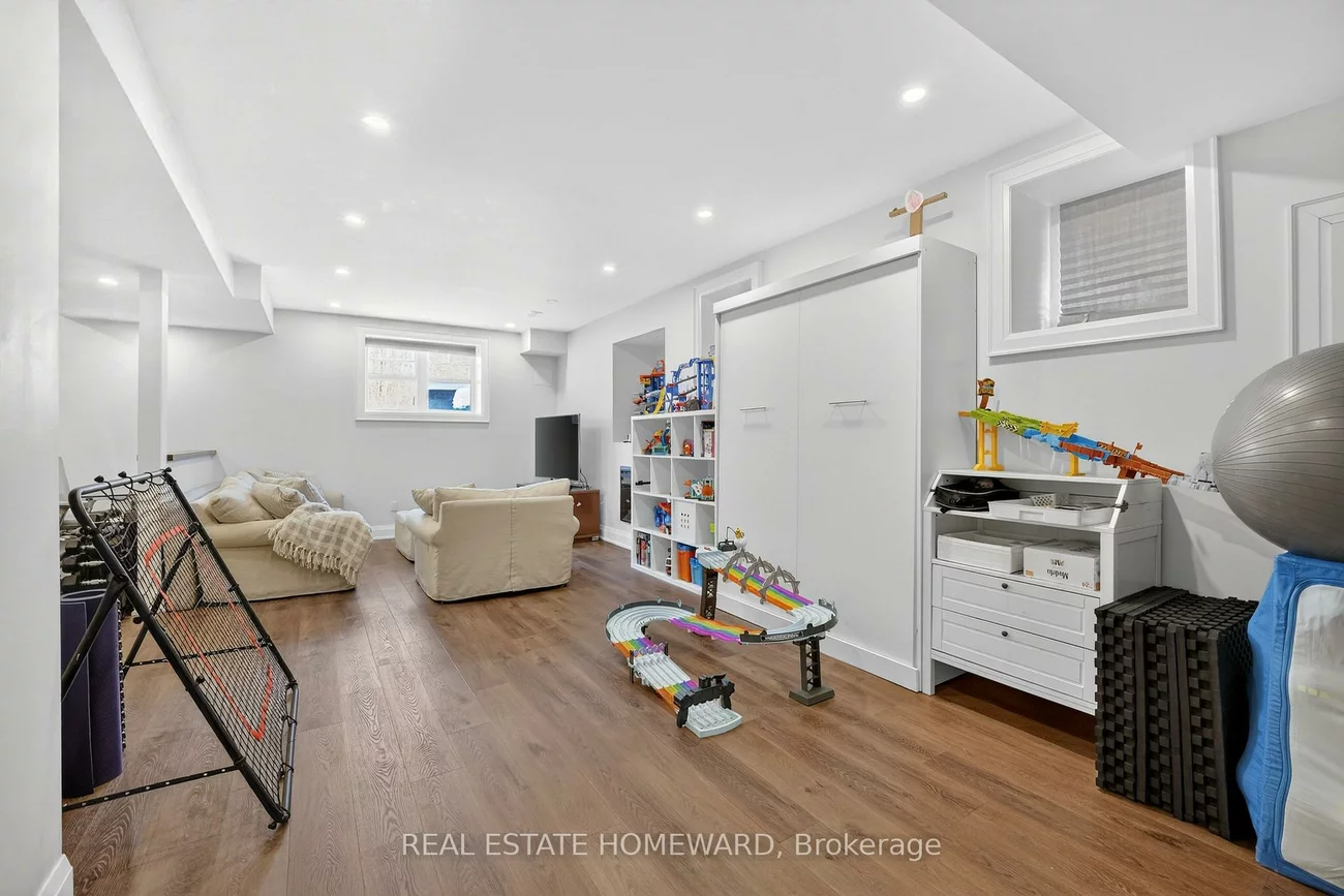 3329, Vernon Powell, 1008 - GO Glenorchy, Oakville