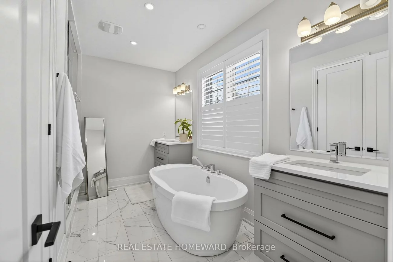3329, Vernon Powell, 1008 - GO Glenorchy, Oakville