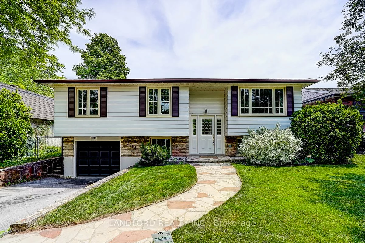 2294, Wyandotte, 1020 - WO West, Oakville