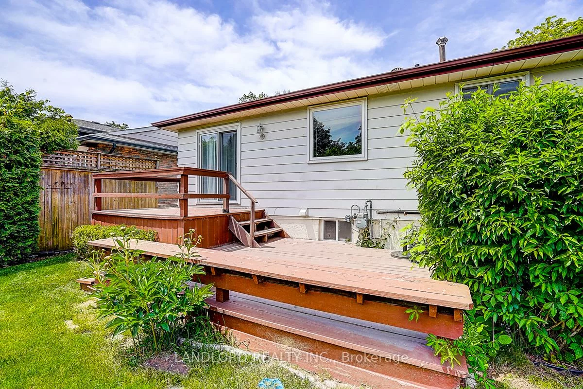 2294, Wyandotte, 1020 - WO West, Oakville