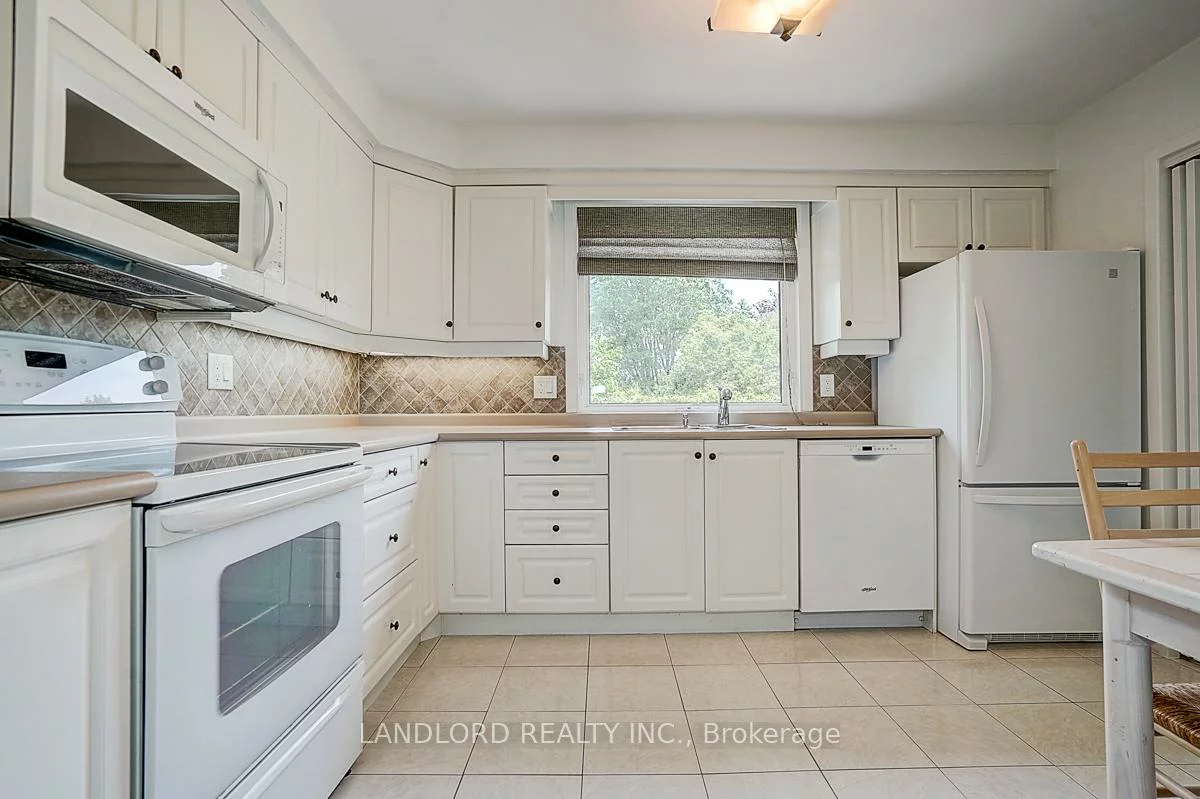 2294, Wyandotte, 1020 - WO West, Oakville