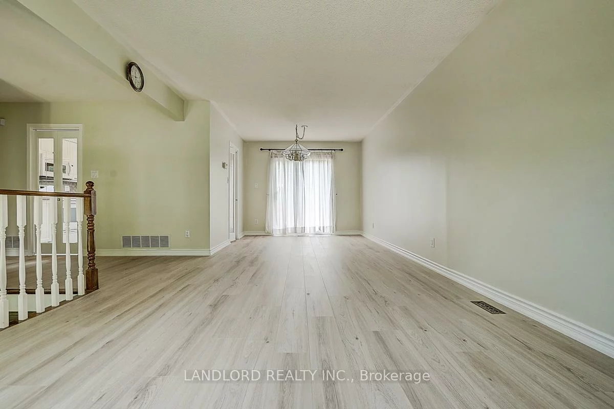 2294, Wyandotte, 1020 - WO West, Oakville